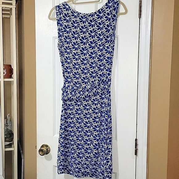 DIANE VON FURSTENBURG Size 6 New Della Dress, Lace Petals pattern, sarong sheath - Picture 4 of 10